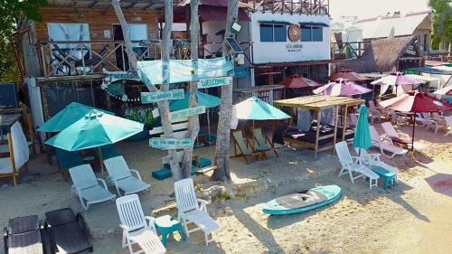 Un restaurante o sitio para comer en Freedom Beach Club