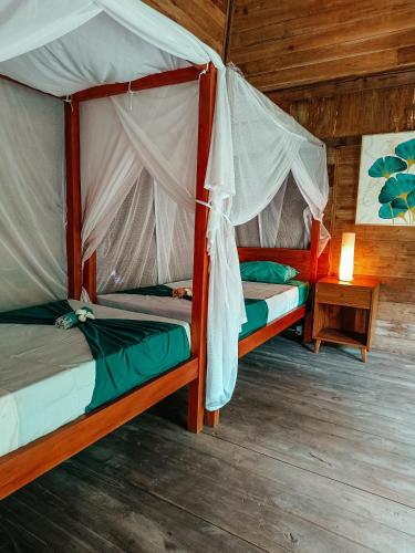 Ένα ή περισσότερα κρεβάτια σε δωμάτιο στο Alaya Ecolodge