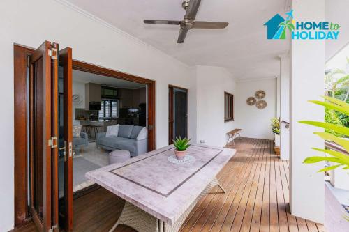 Posezení v ubytování HideAway in Hermit Park Townsville