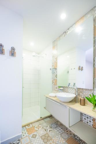 a bathroom with a sink and a shower at Solar Água Pipa - Summerflats in Pipa