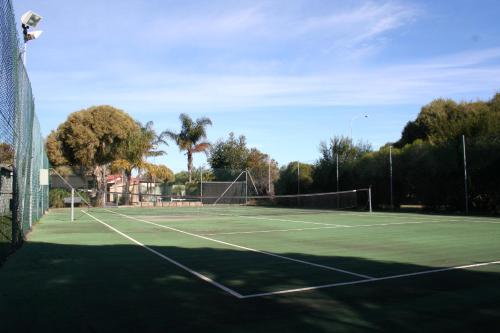 Tennis ja/või seinatennis majutusasutuses BIG4 Bunbury Riverside Holiday Park või selle läheduses