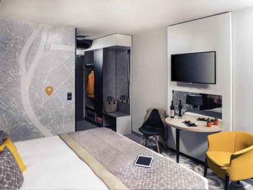 Una cama o camas en una habitación de Mercure Budapest City Center