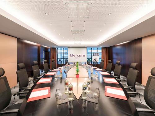 El área de trabajo o centro de convenciones de Mercure Budapest City Center