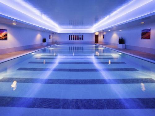 Бассейн в Mercure Sheffield St Paul's Hotel & Spa или поблизости