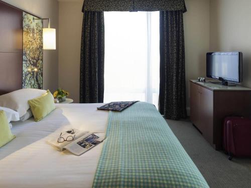 Кровать или кровати в номере Mercure Sheffield St Paul's Hotel & Spa