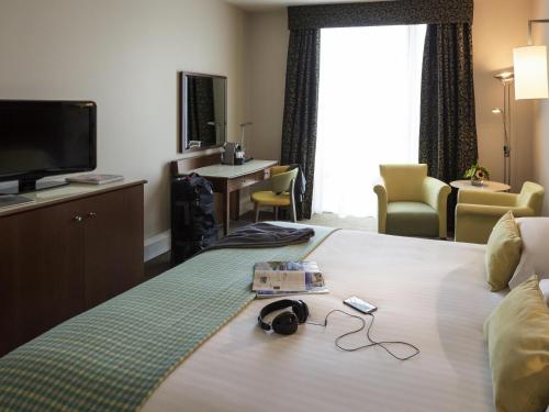 Телевизор и/или развлекательный центр в Mercure Sheffield St Paul's Hotel & Spa