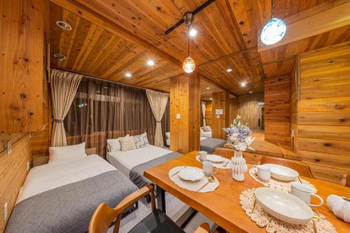 Postel nebo postele na pokoji v ubytování Shinjuku Homely Stay