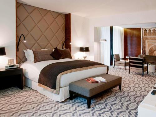 Кровать или кровати в номере Sofitel Rabat Jardin Des Roses