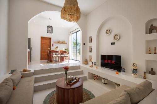 Gallery image of Modest and Cosy 2bd Villa with Rooftop 4min to Cemagi Beach in Cemagi