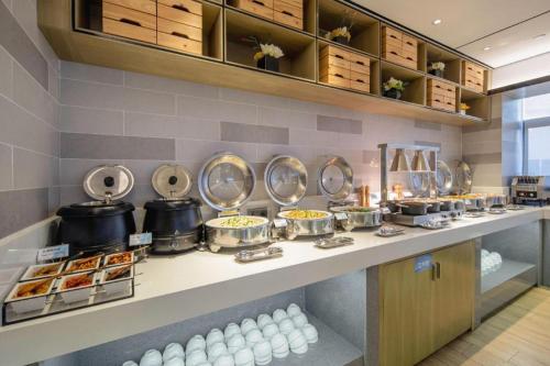 Echarm Hotel Nanning Chaoyang Square River Viewにあるキッチンまたは簡易キッチン