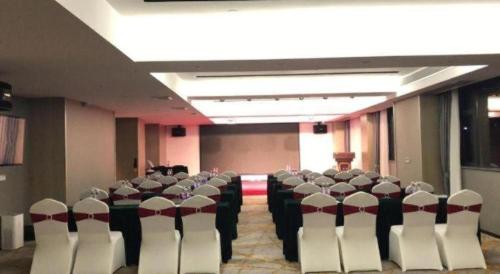 Echarm Hotel Nanning Chaoyang Square River Viewにあるシーティングエリア