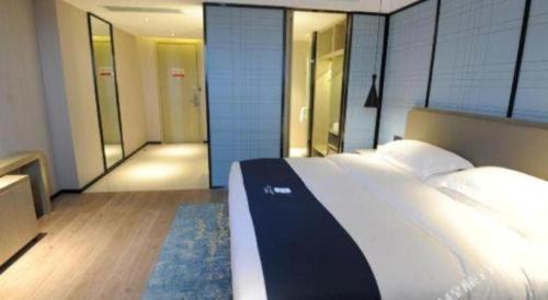 Echarm Hotel Nanning Chaoyang Square River Viewにあるベッド
