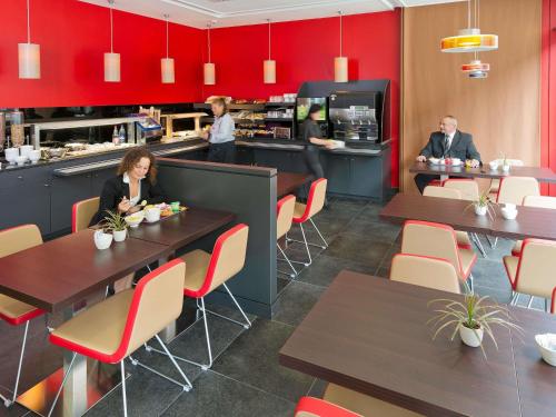 Restauracja lub miejsce do jedzenia w obiekcie ibis Esch Belval