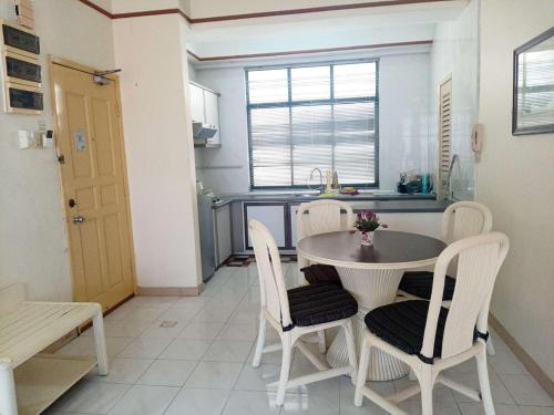 Kuchyň nebo kuchyňský kout v ubytování Costa Mahkota Two Bedroom MuslimOnly