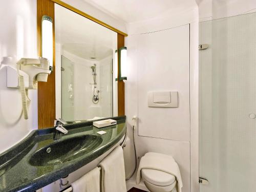Un baño de ibis Nashik - An Accor Brand