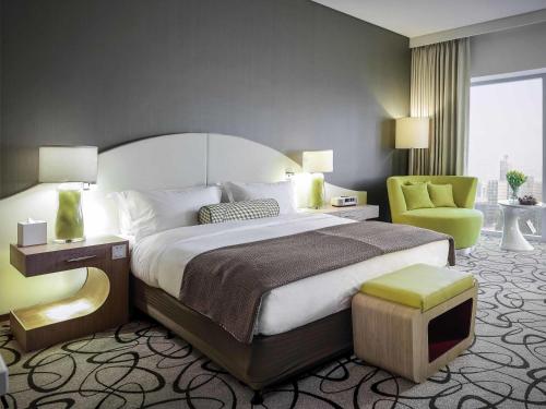 Кровать или кровати в номере Sofitel Dubai Downtown
