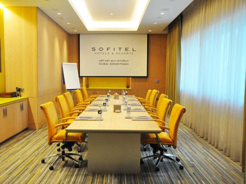 Бизнес-центр и/или конференц-зал в Sofitel Dubai Downtown
