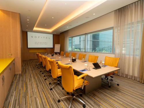 Бизнес-центр и/или конференц-зал в Sofitel Dubai Downtown