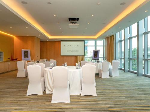Бизнес-центр и/или конференц-зал в Sofitel Dubai Downtown