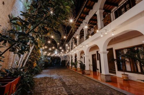 Colonial House 8 rooms and private parking in Antigua Guatemala