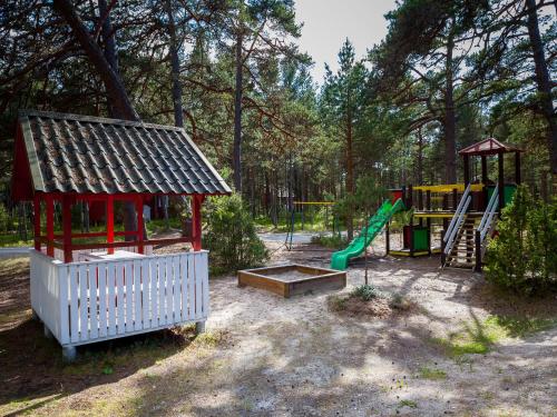 Vaikų žaidimų erdvė apgyvendinimo įstaigoje Roosta Holiday Village