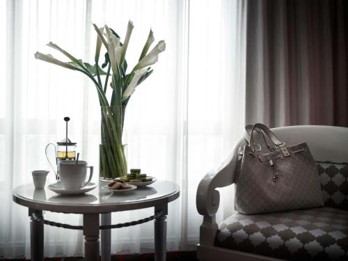 Coin salon dans l'établissement Pullman Hanoi