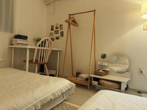 Postel nebo postele na pokoji v ubytování Seoul stay