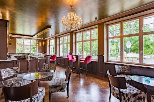Posezení v ubytování Kurhaushotel Bad Salzhausen
