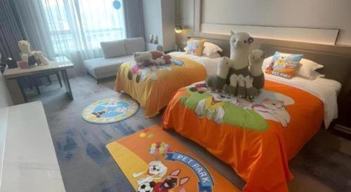 a bedroom with two beds with stuffed animals on them at Zhangjiagang Guomao Hotel in Zhangjiagang