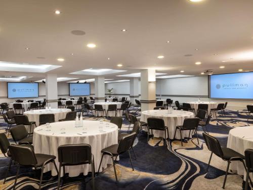 Бизнес-центр и/или конференц-зал в Pullman Auckland Hotel & Apartments