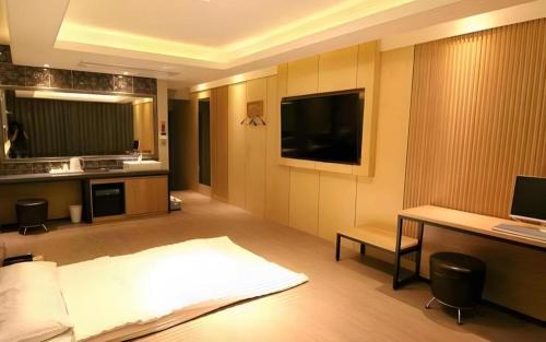 TV a/nebo společenská místnost v ubytování Pohang Hotel View