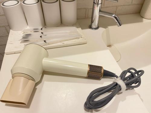 a hair dryer on a sink with a hose at 「久HISASHI」八号店・池下OPEN【ジブリパークまで30分・最寄駅徒歩3分・名古屋駅電車9分】 in Chikusachō