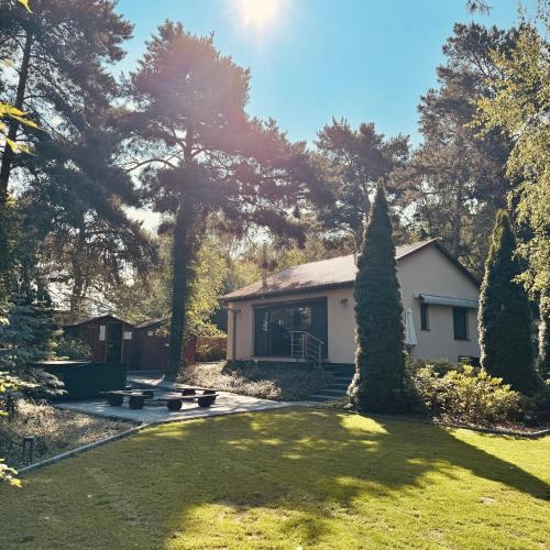 a house in a yard with a tree at Dom Blisko Natury Brenno in Brenno
