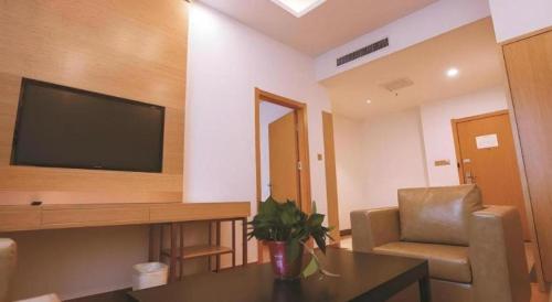 Μια τηλεόραση ή/και κέντρο ψυχαγωγίας στο GreenTree Inn Xi'an Terracotta Warriors Huaqing Pool Metro Station