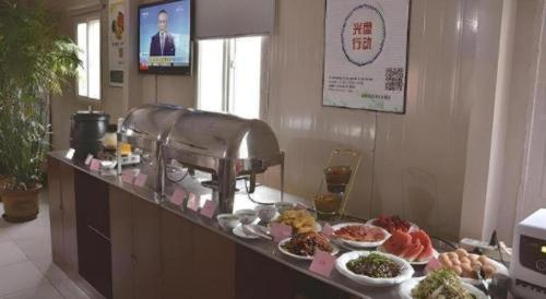 Comida en o cerca de este hotel