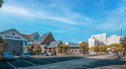 a city street with cars parked in a parking lot at Huangshan Shuguang Yusong Hotel in Huangshan