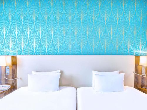 Кровать или кровати в номере Mercure Okinawa Naha