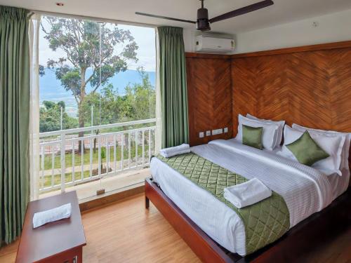 Katil atau katil-katil dalam bilik di Cardamom Village Hill Resort by EGH