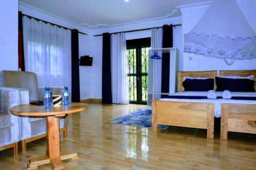 Ένα ή περισσότερα κρεβάτια σε δωμάτιο στο Fun-Ville Vacation Home, Entire home - 4 bedrooms
