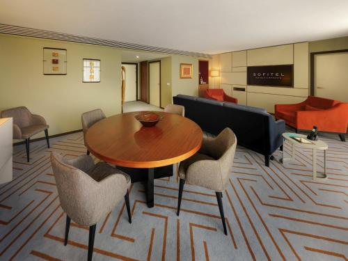 Posezení v ubytování Sofitel Abidjan Hotel Ivoire