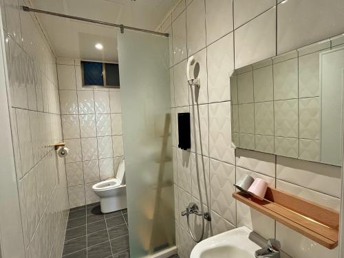 Salle de bains dans l'établissement 東海平行陸貳民宿English Friendly