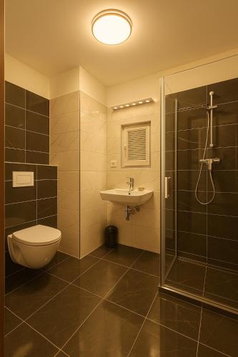 Koupelna v ubytování Villa many separate rooms with Free Parking Praha 4 libuš