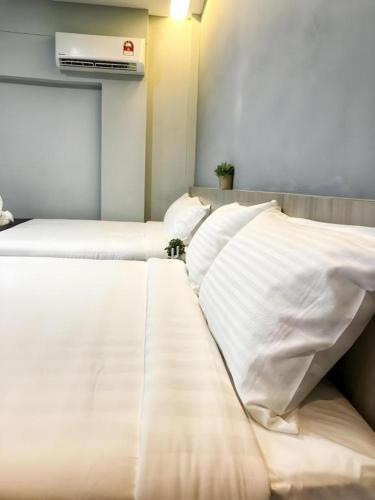 Ένα ή περισσότερα κρεβάτια σε δωμάτιο στο Kimal Hotel Taiping