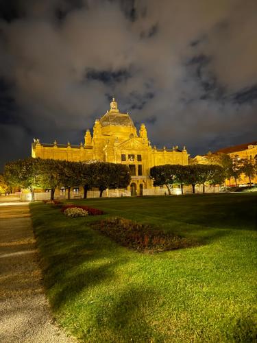 Casa Trussardi De Luxe