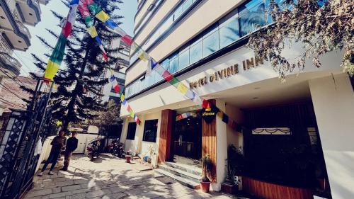 Hotel Divine Inn
