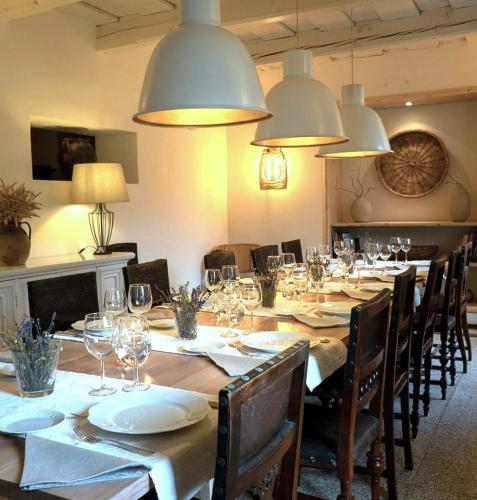 Εστιατόριο ή άλλο μέρος για φαγητό στο Péchy Castle