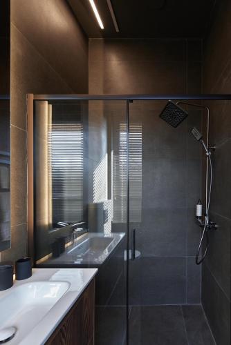 Vonios kambarys apgyvendinimo įstaigoje The Barn