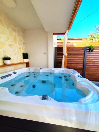 Tonina - private jacuzzi, free parking, terrace