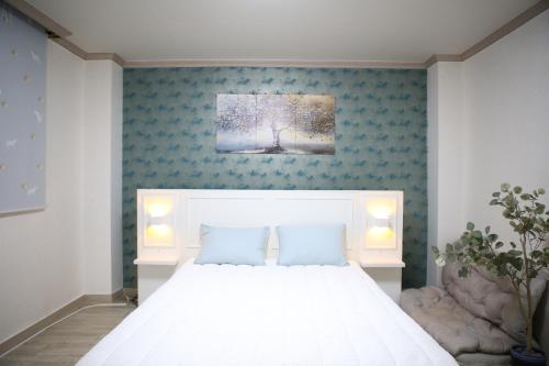 Postel nebo postele na pokoji v ubytování Daegu Room new open 4 RoomPrivate Villa