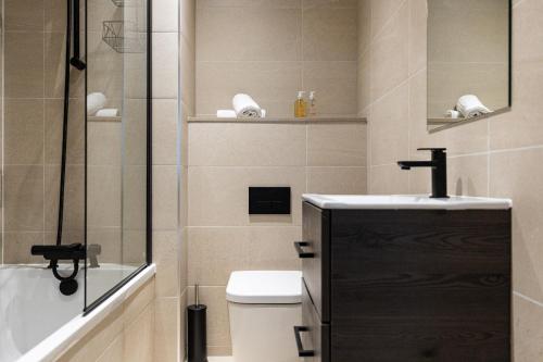Bilik mandi di Rock Mill 2 Bed Apartment 12